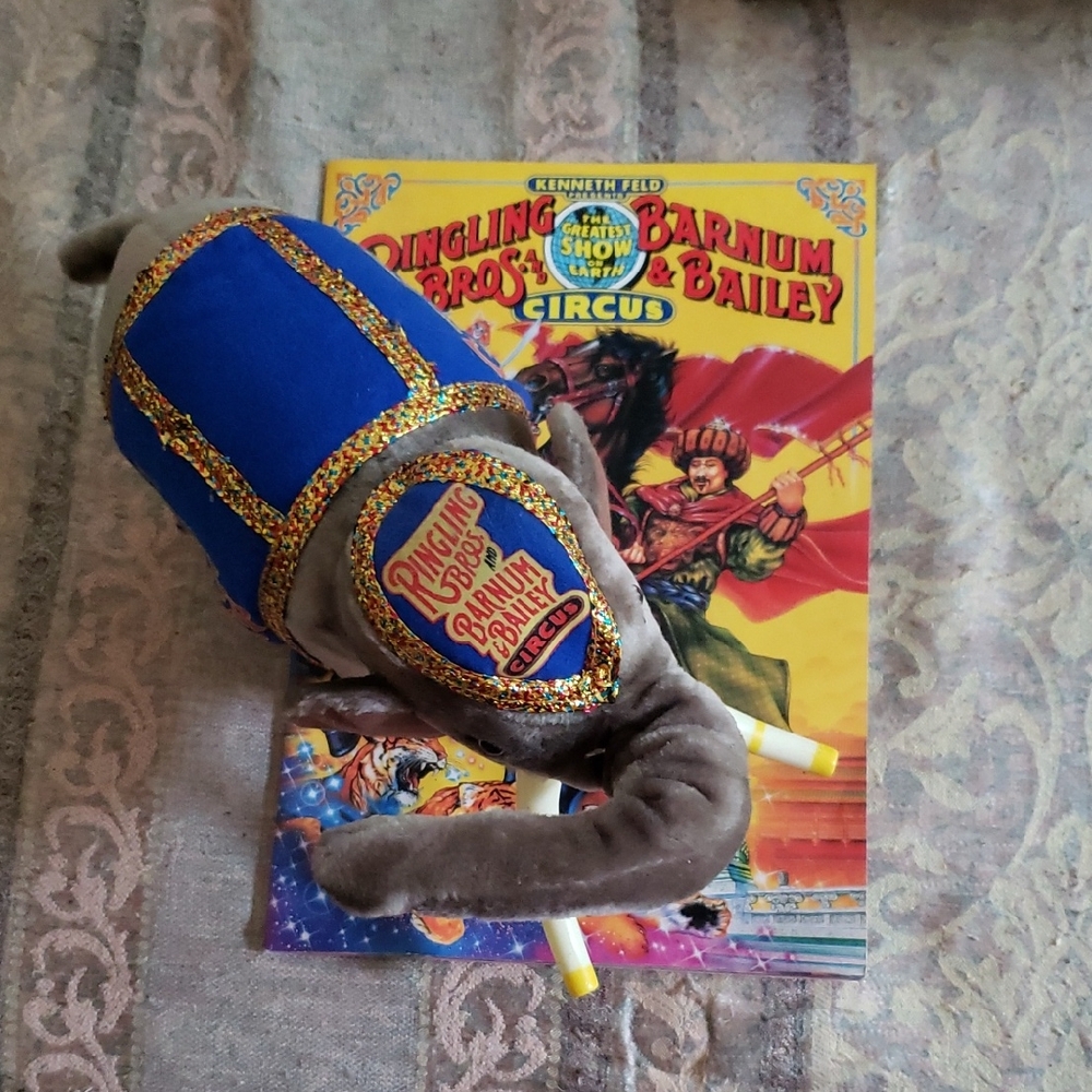 Barnum & Bailey Circus Vintage 1992 Program Farewell Gunther + Plush Elephant